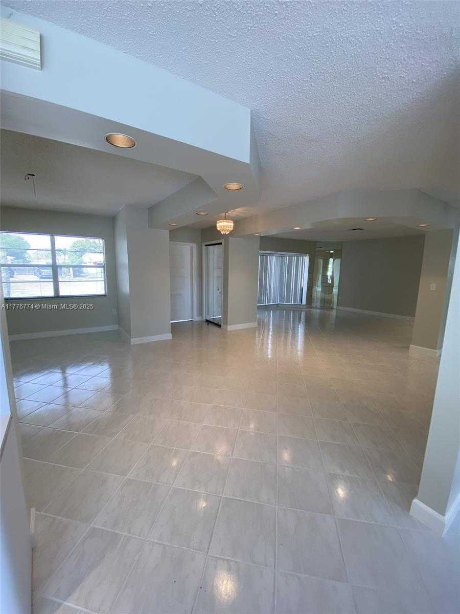 Small Image of 1601 NORTH 29TH AVE, Hollywood Number 5
