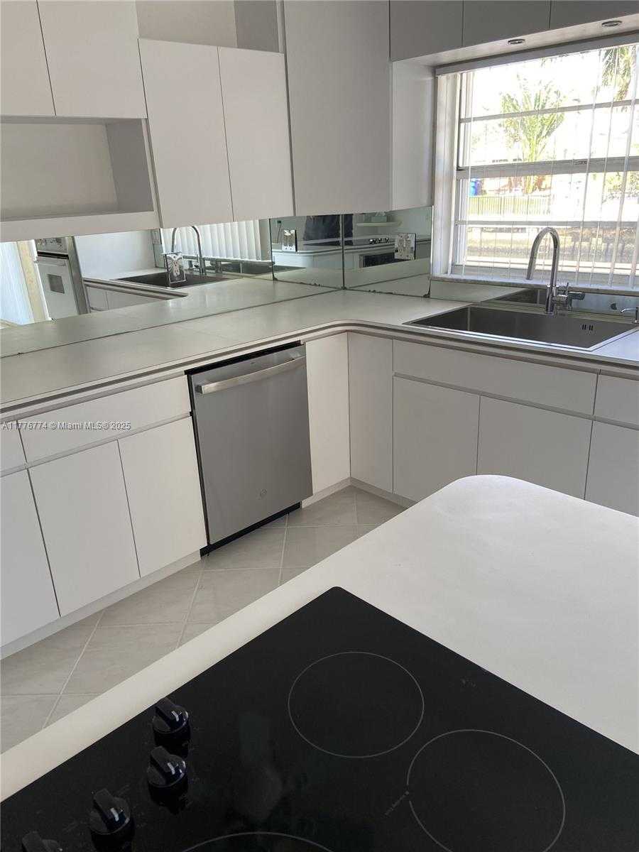 Small Image of 1601 NORTH 29TH AVE, Hollywood Number 7