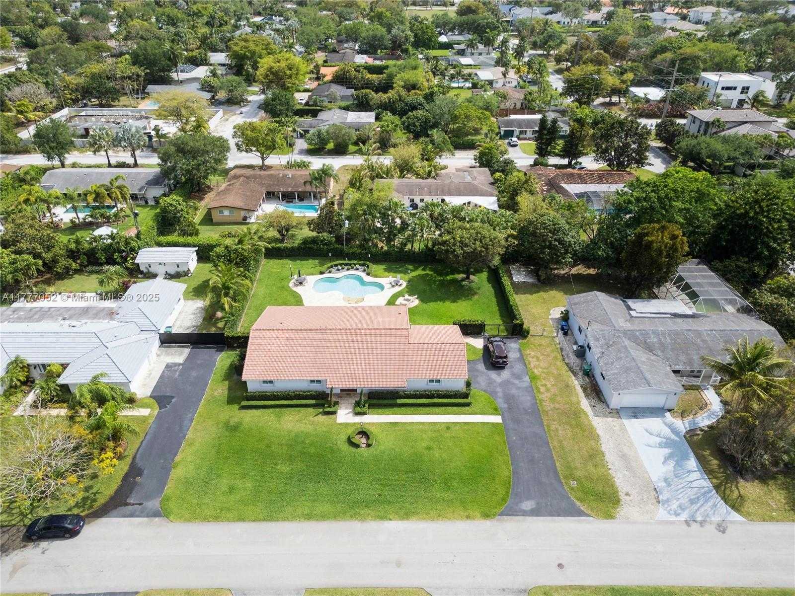 Small Image of 8860 SOUTH WEST 155TH TER, Palmetto Bay Number 29