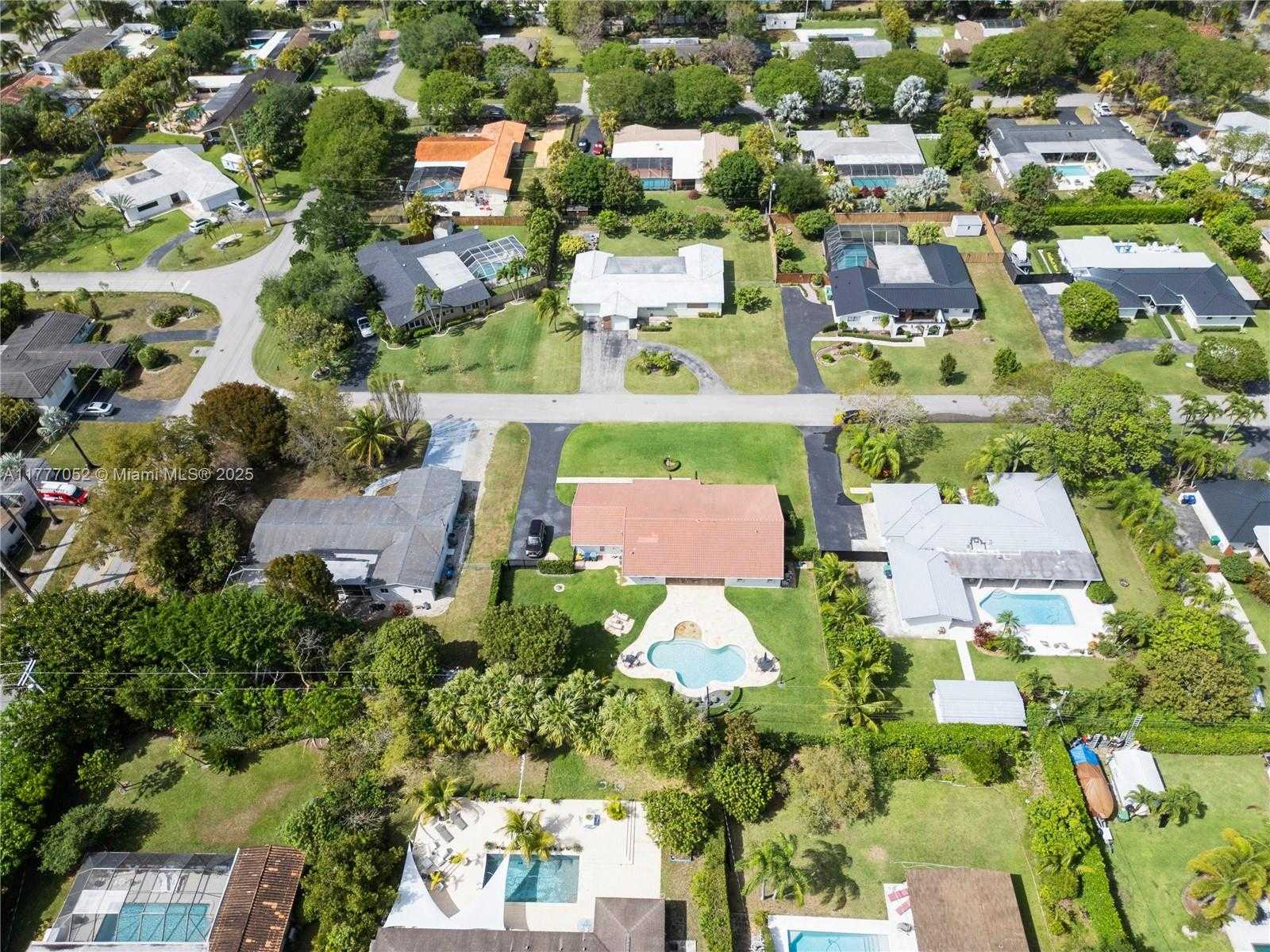 Small Image of 8860 SOUTH WEST 155TH TER, Palmetto Bay Number 32