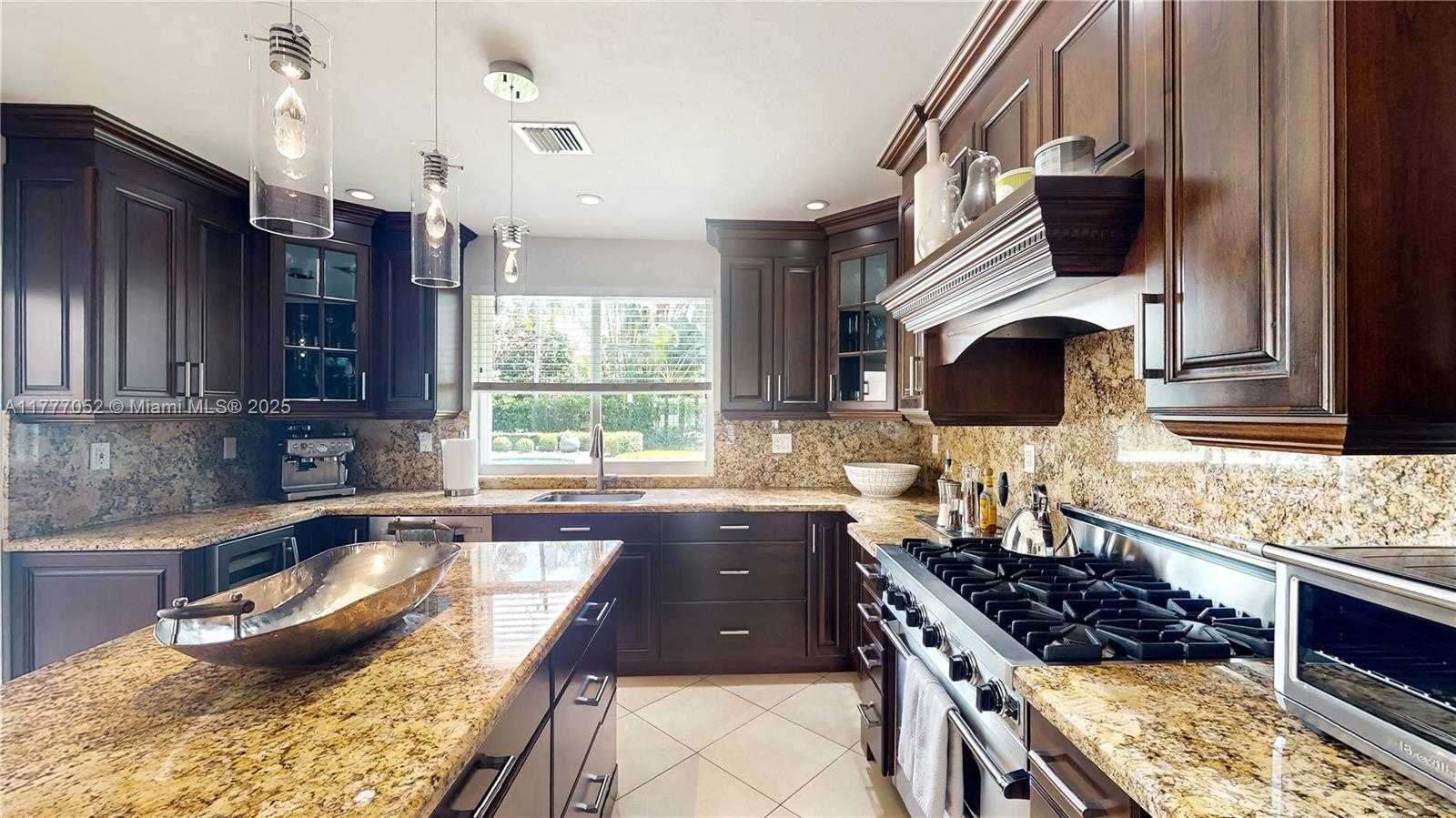 Small Image of 8860 SOUTH WEST 155TH TER, Palmetto Bay Number 8