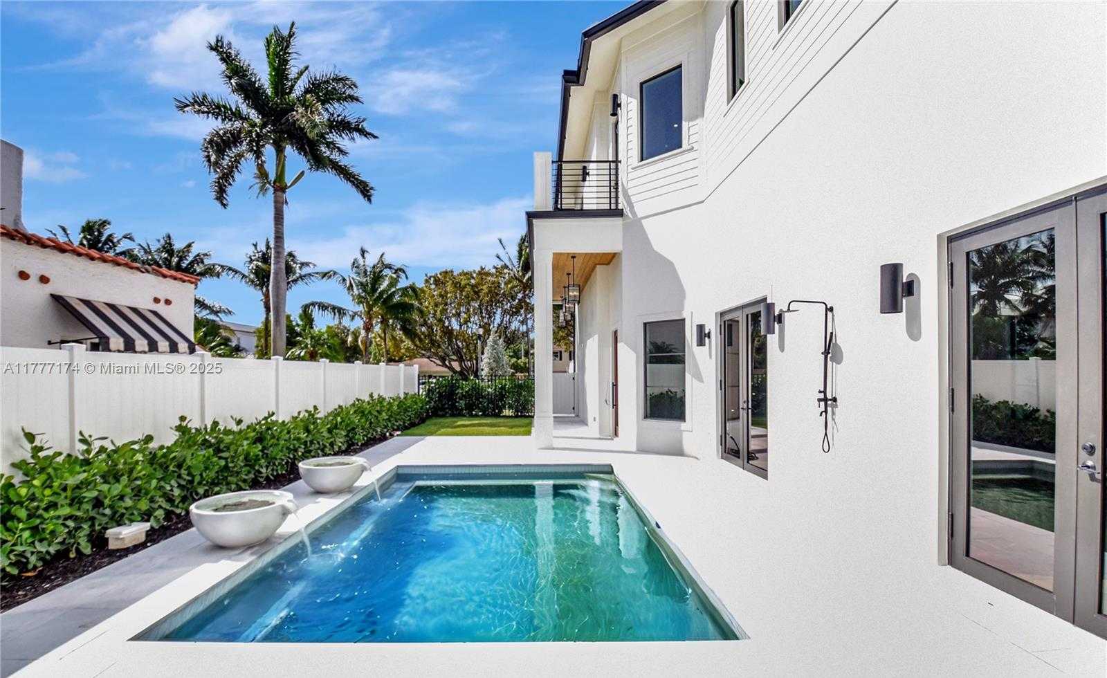 Small Image of 371 EAST LAKEWOOD RD, West Palm Beach Number 16
