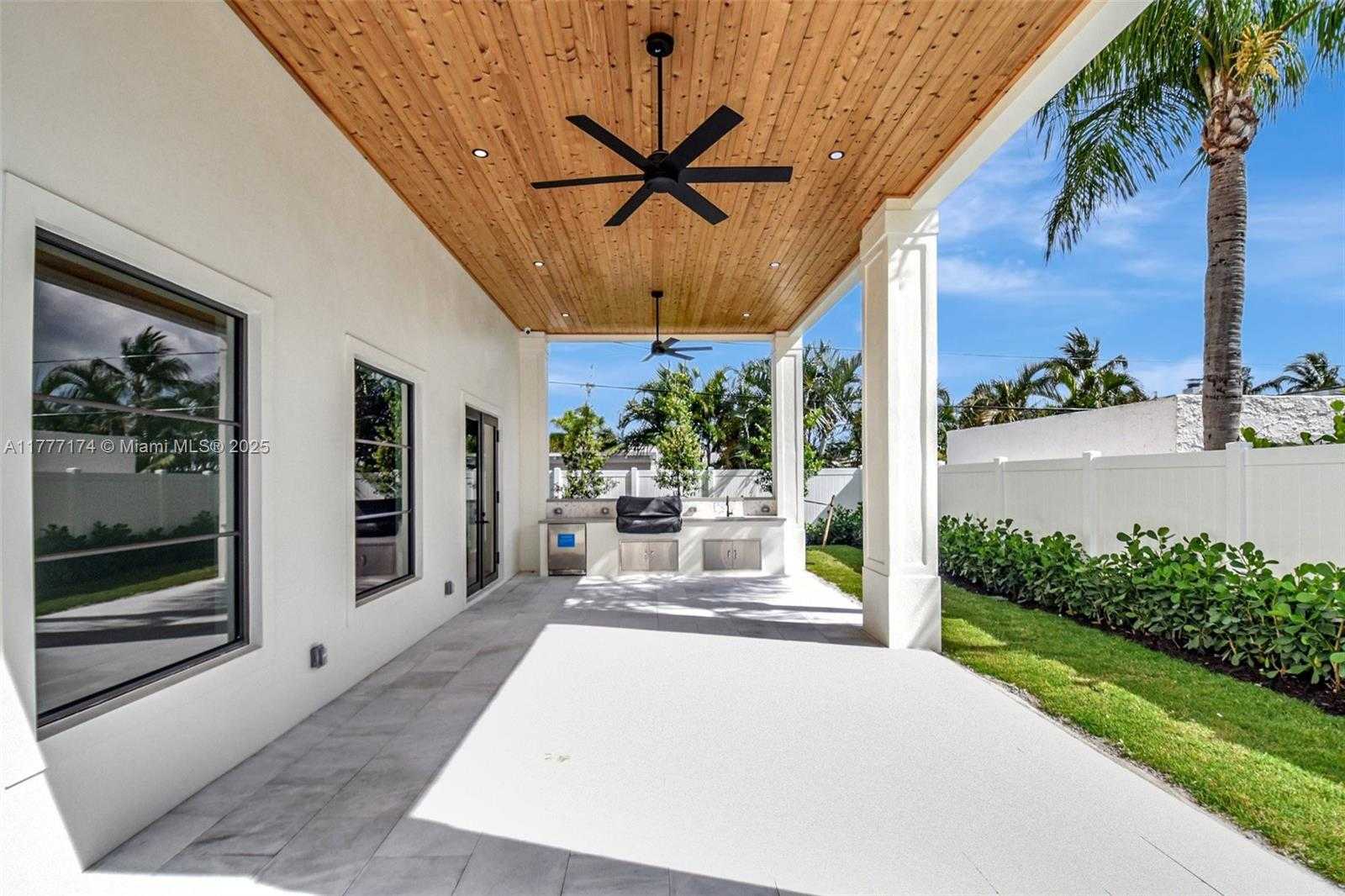 Small Image of 371 EAST LAKEWOOD RD, West Palm Beach Number 18