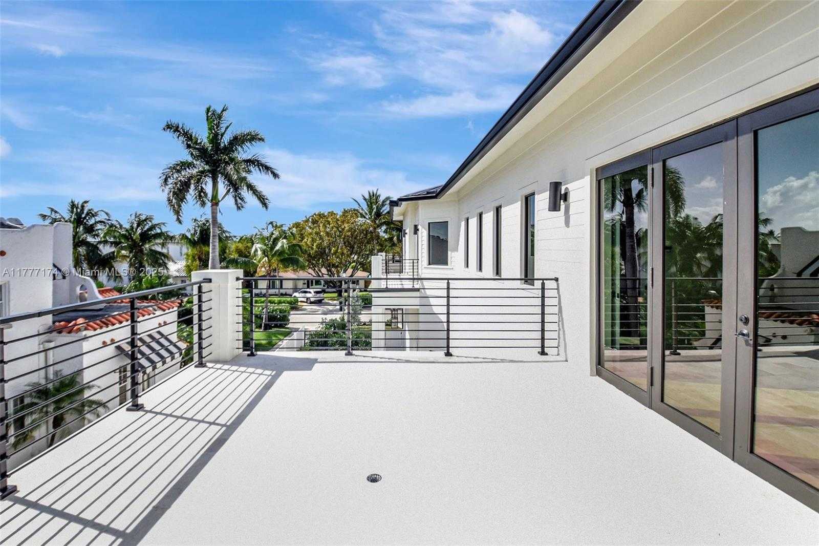Small Image of 371 EAST LAKEWOOD RD, West Palm Beach Number 19