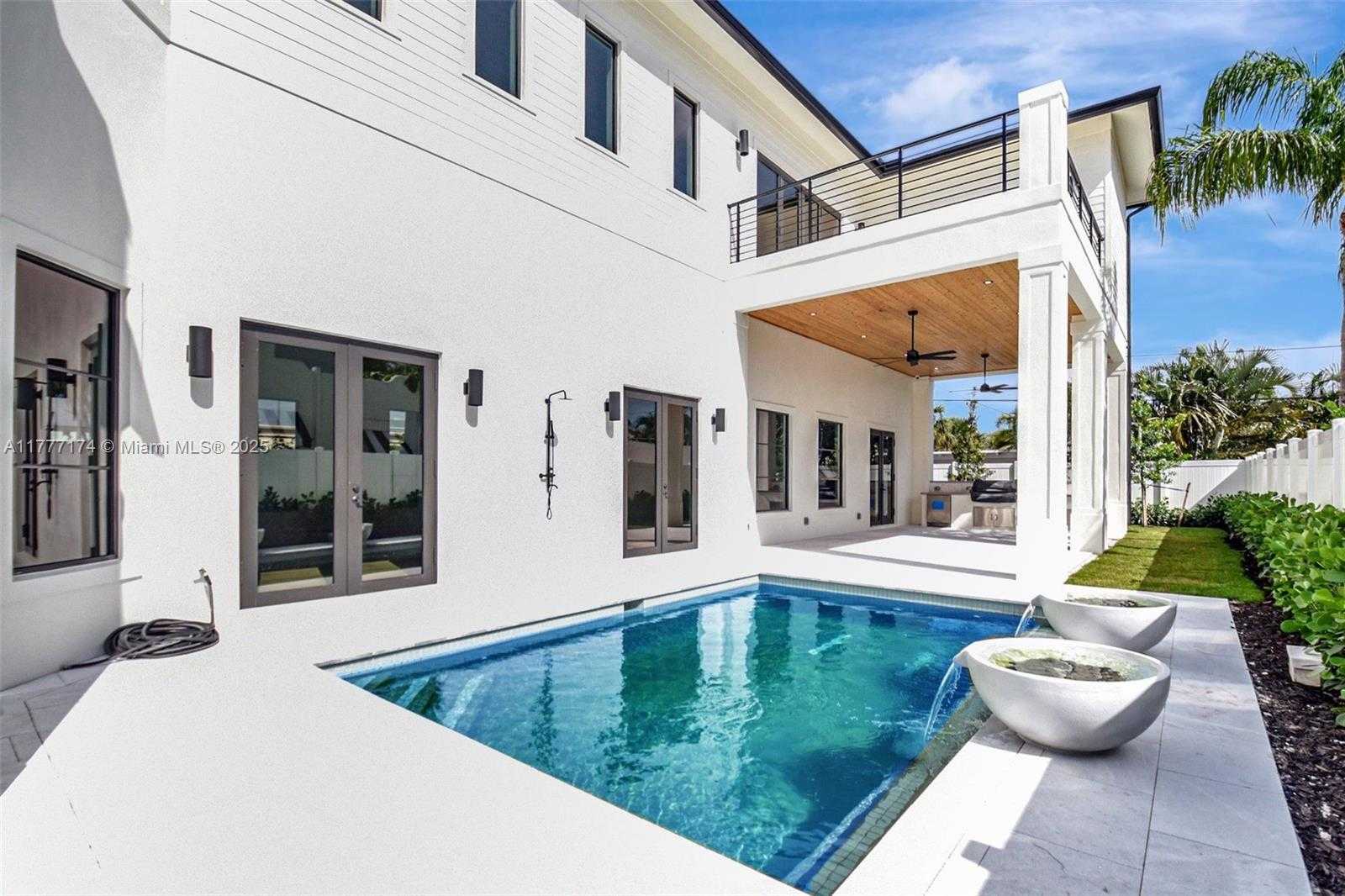 Small Image of 371 EAST LAKEWOOD RD, West Palm Beach Number 3