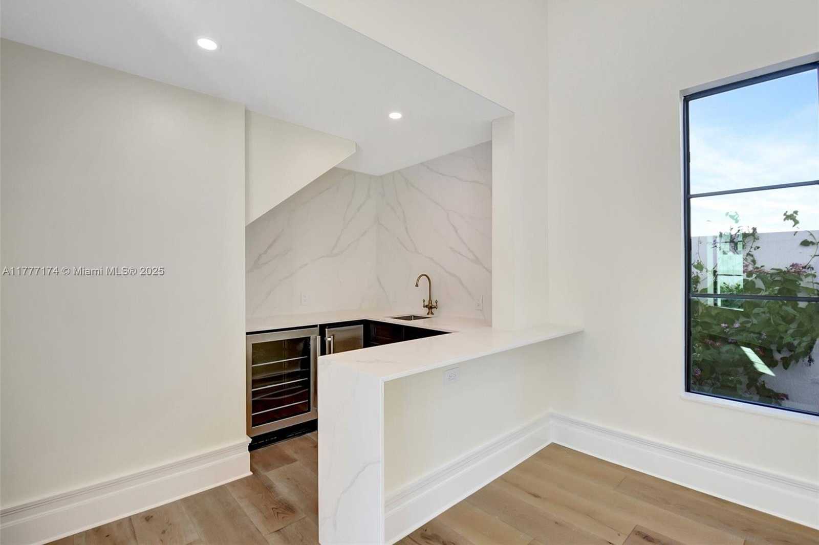 Small Image of 371 EAST LAKEWOOD RD, West Palm Beach Number 9