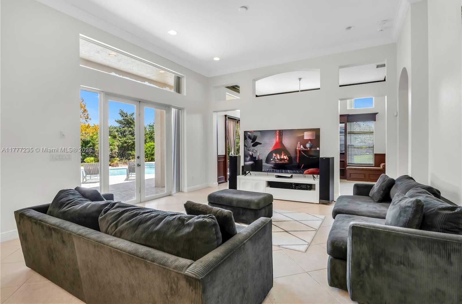 Small Image of 3432 DOVECOTE MEADOW LN, Davie Number 17