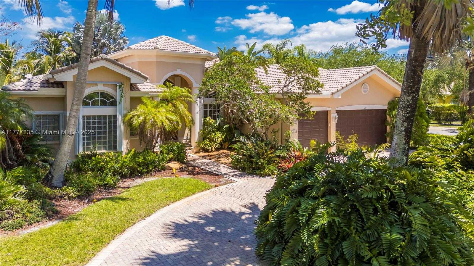 Small Image of 3432 DOVECOTE MEADOW LN, Davie Number 2