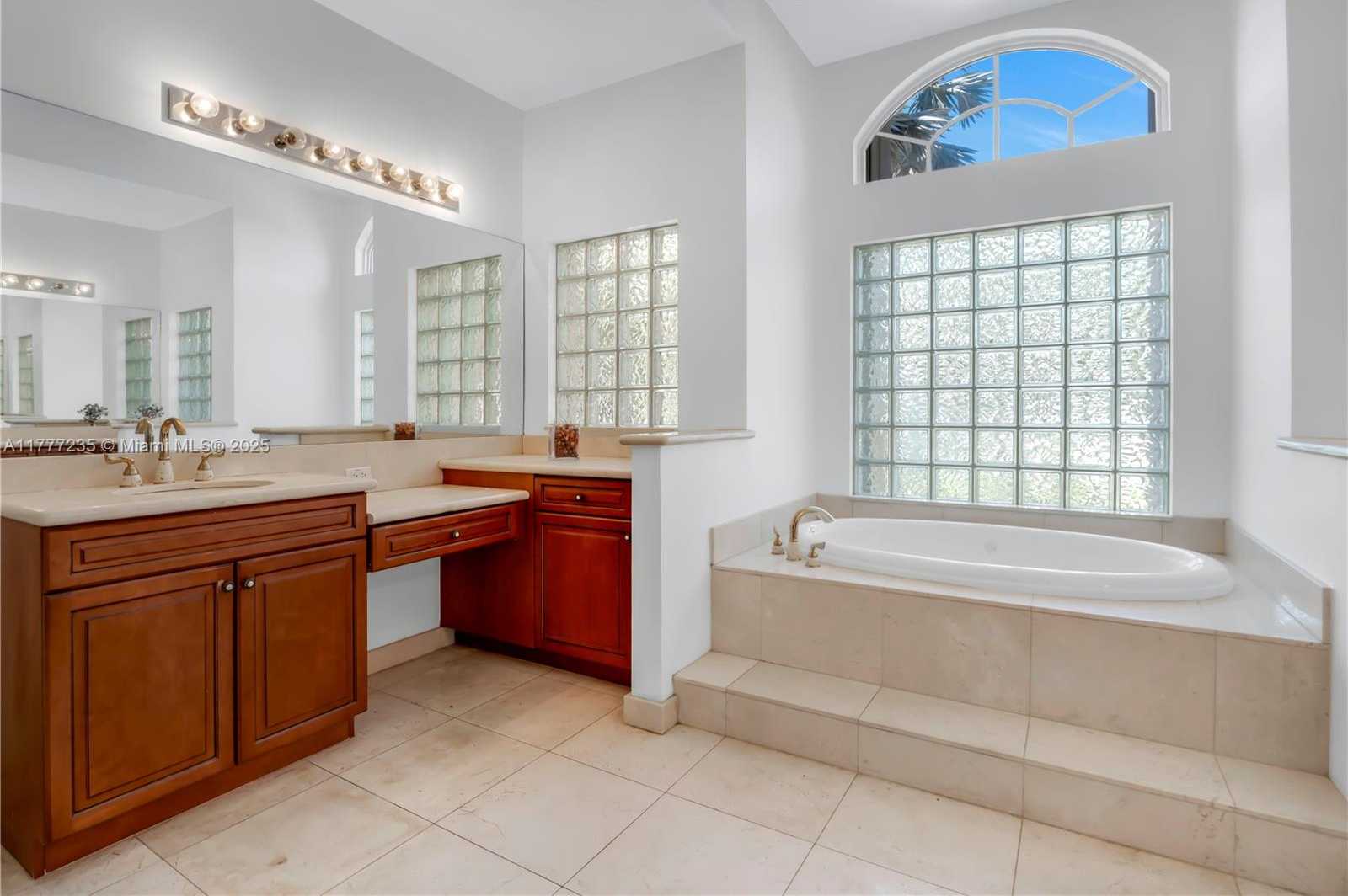 Small Image of 3432 DOVECOTE MEADOW LN, Davie Number 25