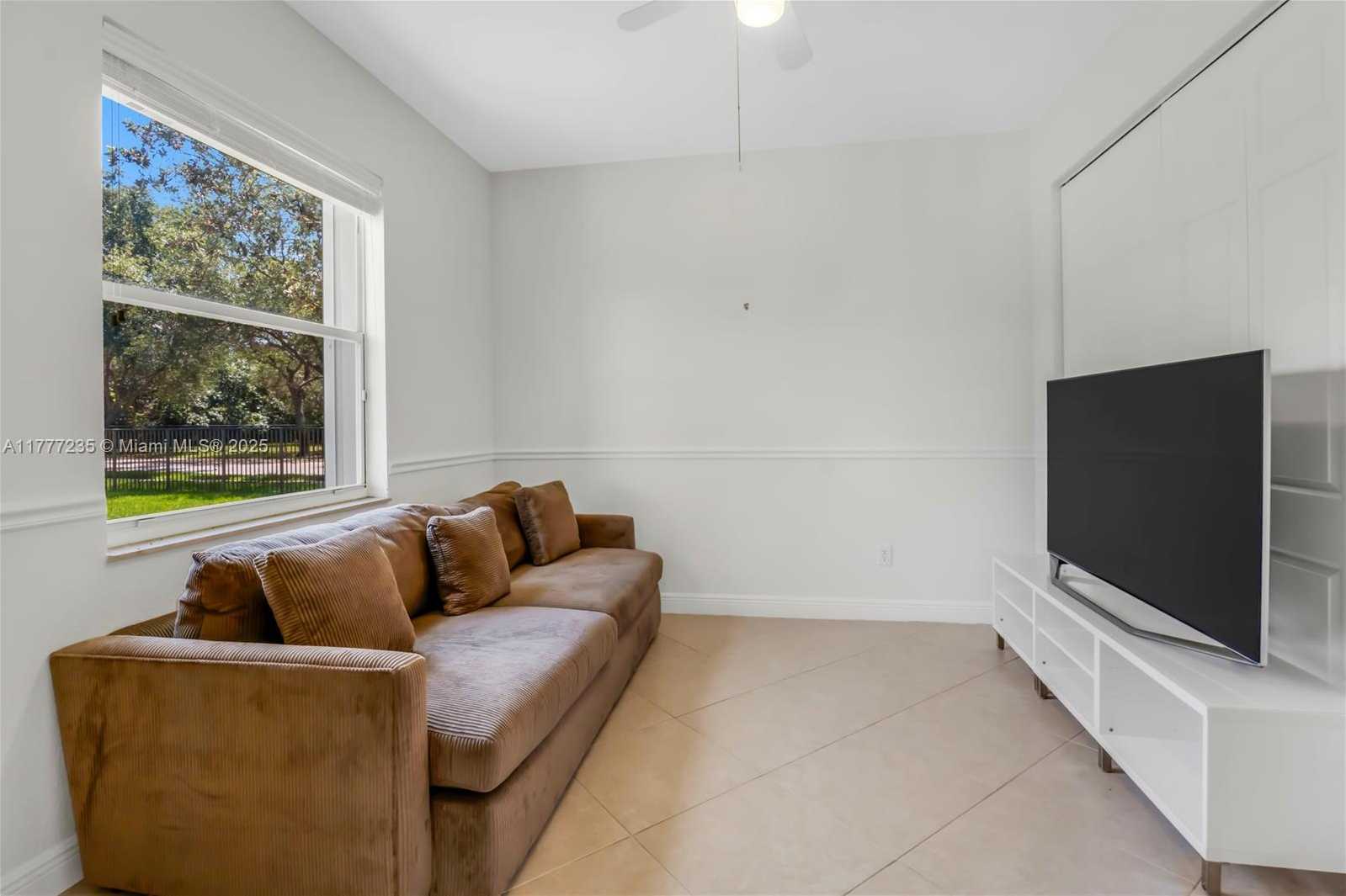 Small Image of 3432 DOVECOTE MEADOW LN, Davie Number 31