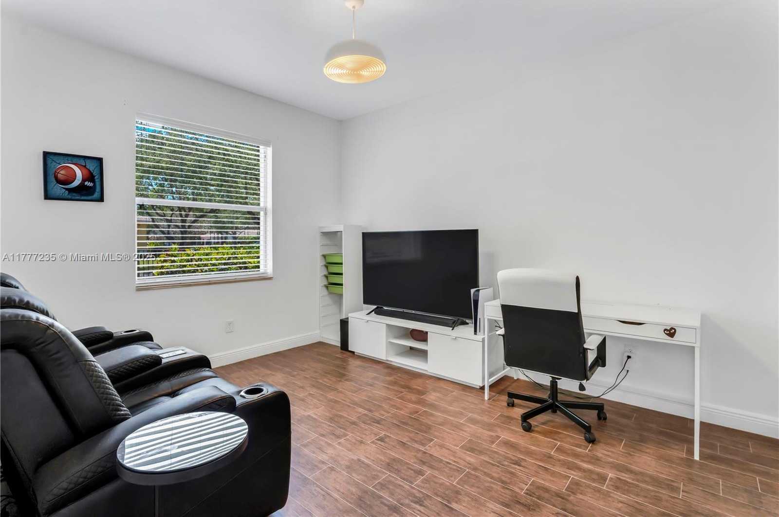Small Image of 3432 DOVECOTE MEADOW LN, Davie Number 32