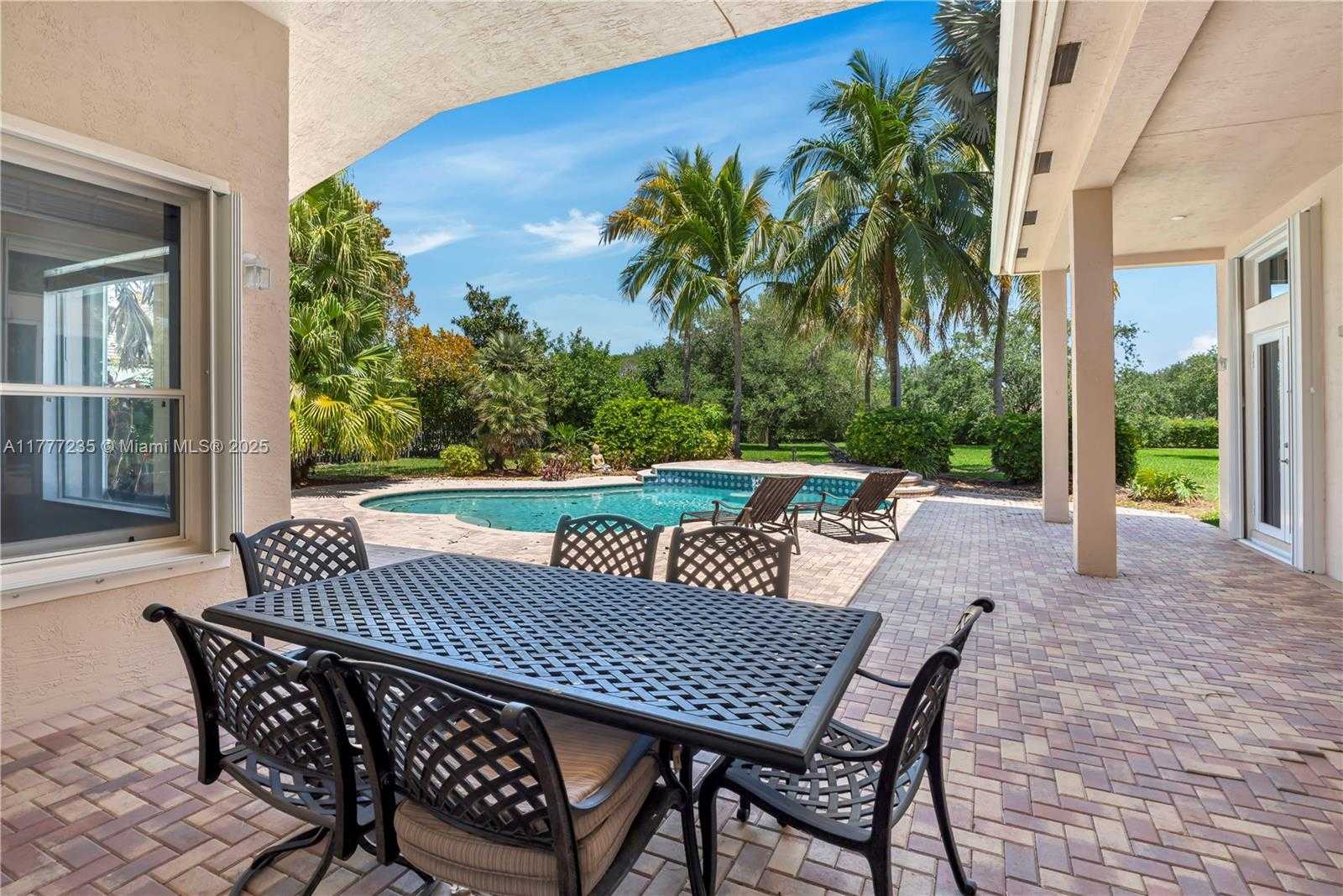 Small Image of 3432 DOVECOTE MEADOW LN, Davie Number 39