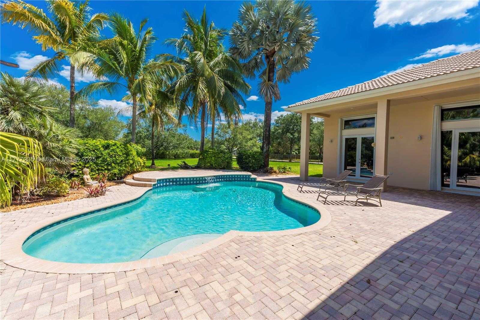 Small Image of 3432 DOVECOTE MEADOW LN, Davie Number 42