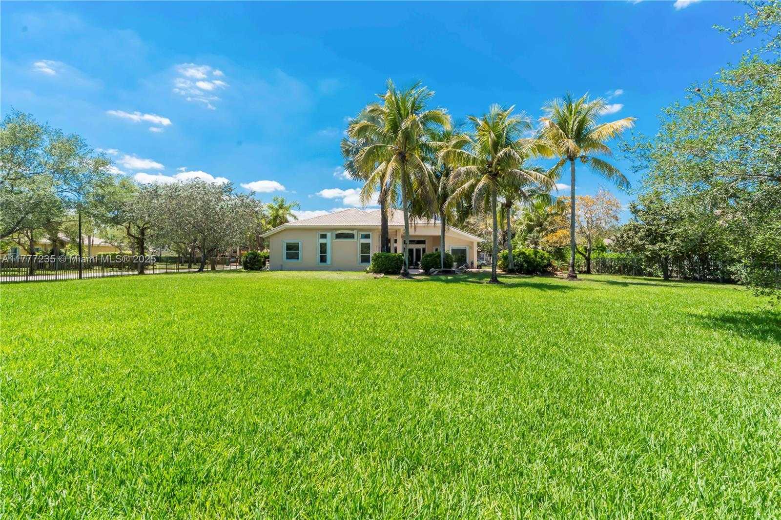 Small Image of 3432 DOVECOTE MEADOW LN, Davie Number 45