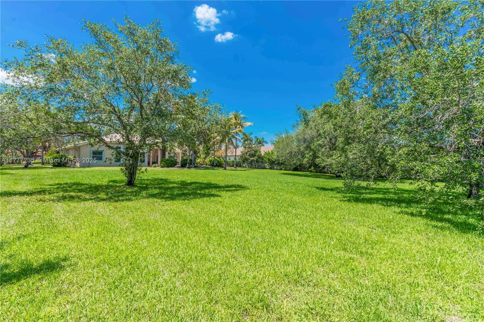 Small Image of 3432 DOVECOTE MEADOW LN, Davie Number 46