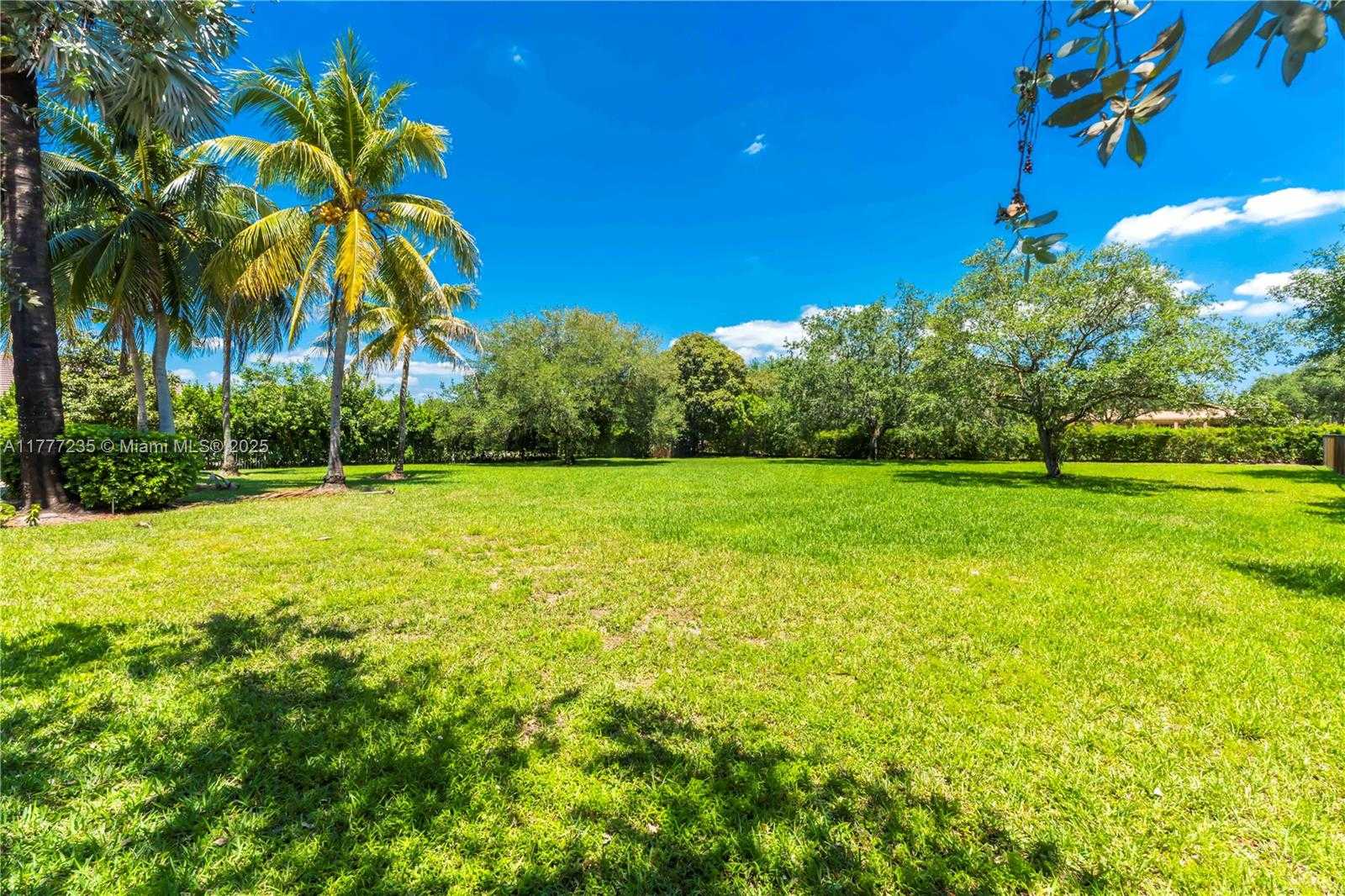 Small Image of 3432 DOVECOTE MEADOW LN, Davie Number 47