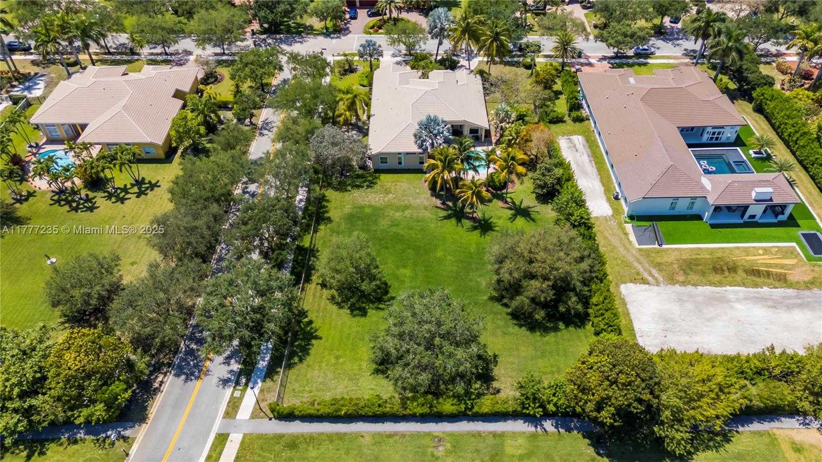 Small Image of 3432 DOVECOTE MEADOW LN, Davie Number 56
