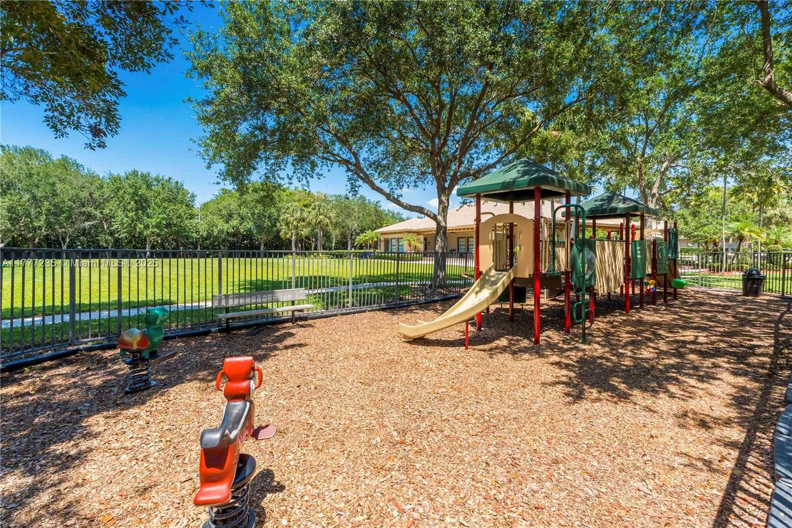 Small Image of 3432 DOVECOTE MEADOW LN, Davie Number 57