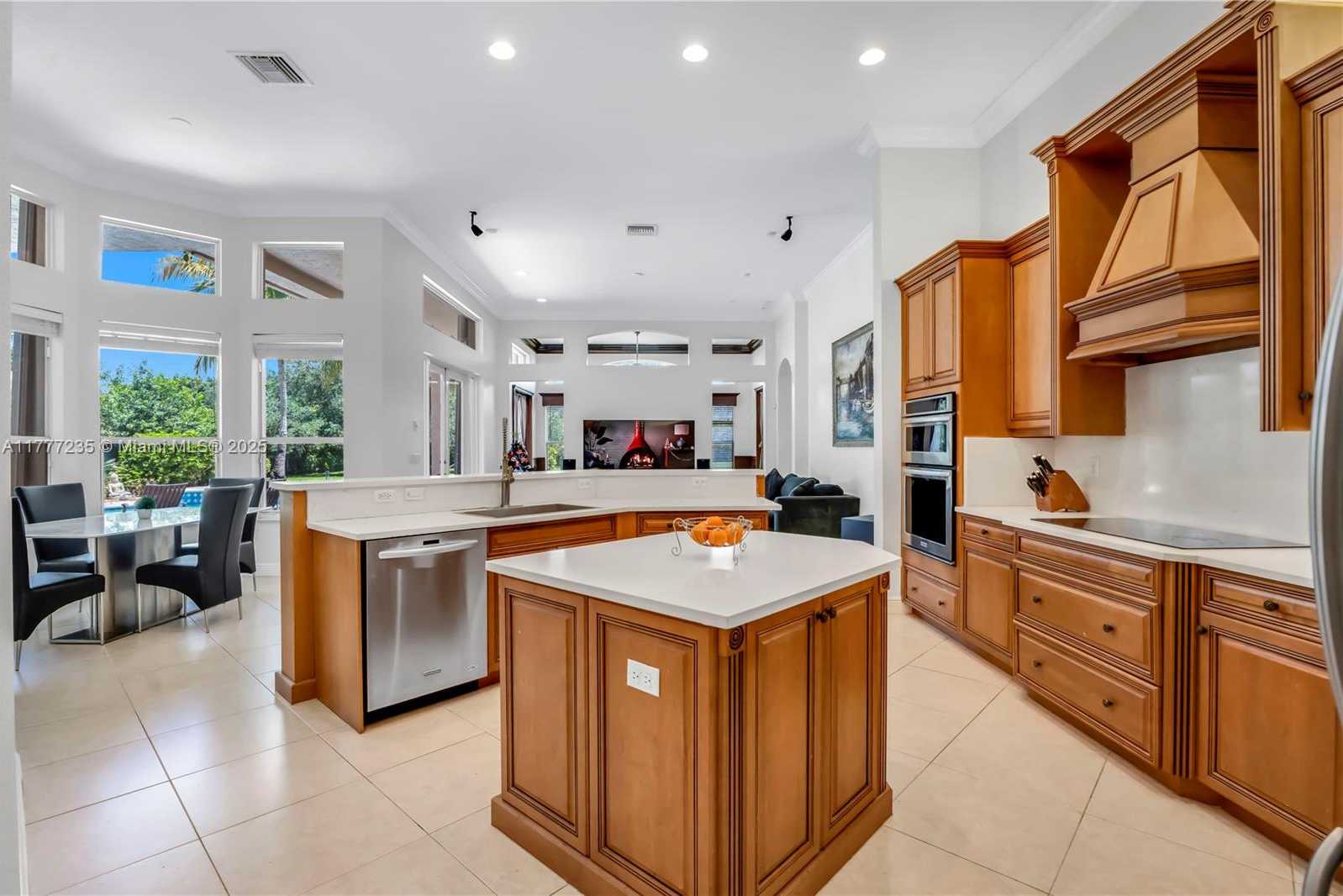 Small Image of 3432 DOVECOTE MEADOW LN, Davie Number 6