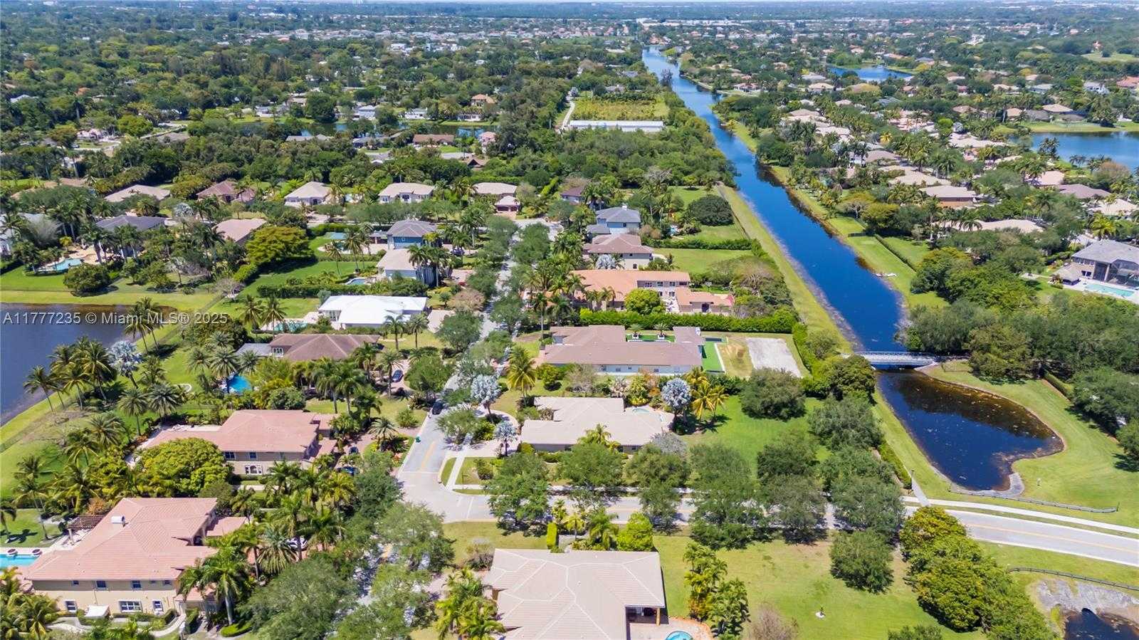 Small Image of 3432 DOVECOTE MEADOW LN, Davie Number 63