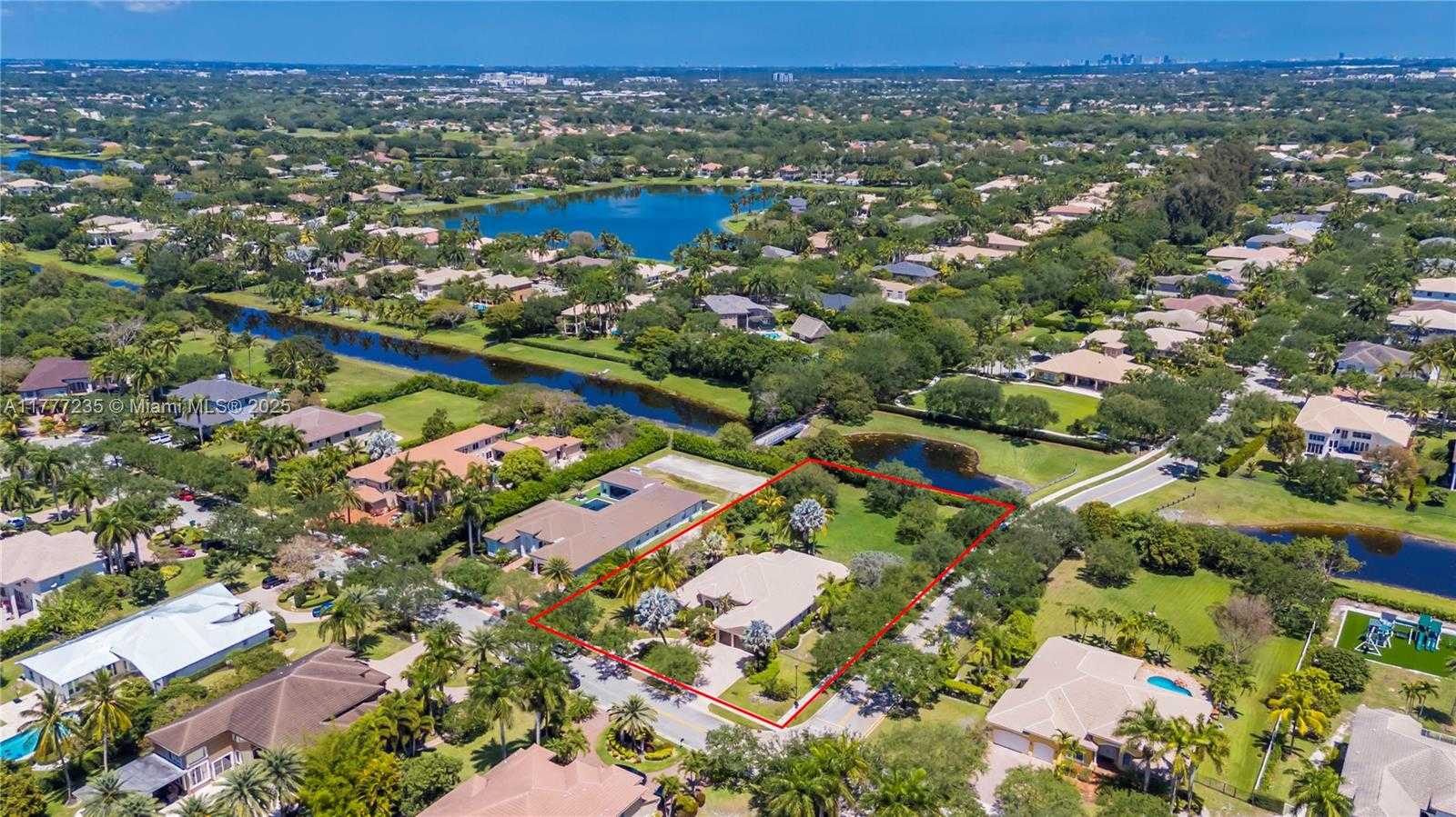 Small Image of 3432 DOVECOTE MEADOW LN, Davie Number 70