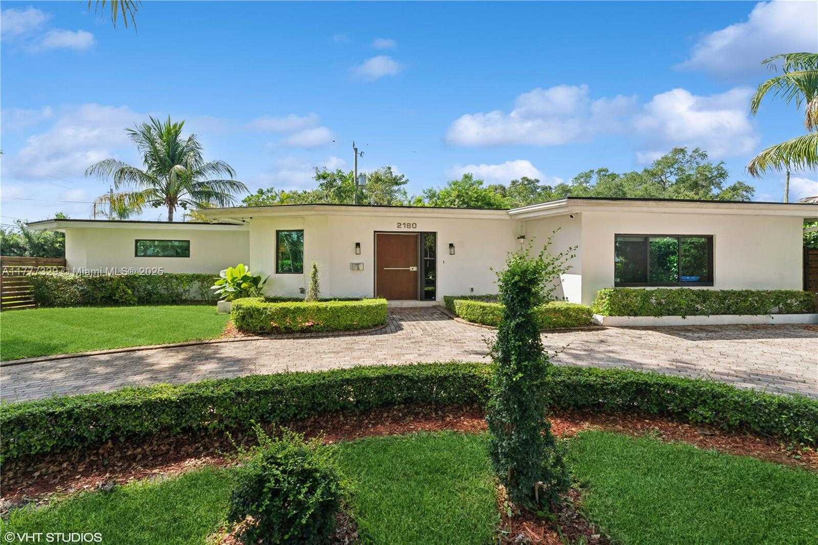 Small Image of 2180 NORTH EAST 191ST DR, North Miami Beach Number 2