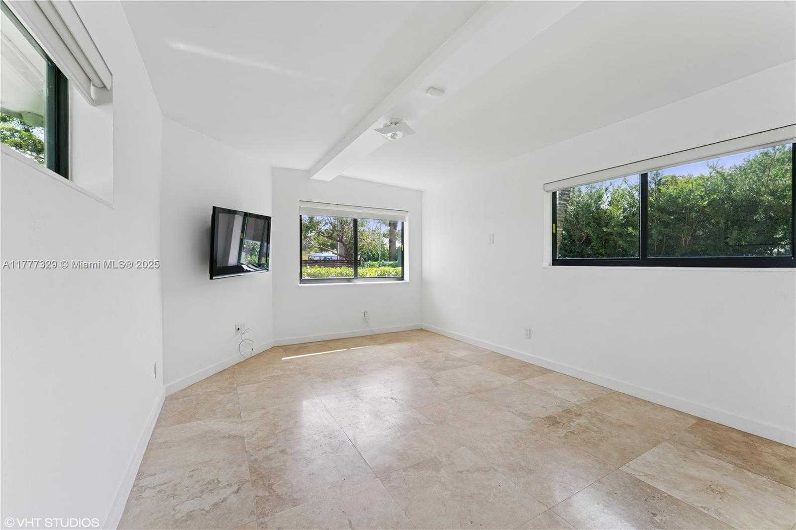 Small Image of 2180 NORTH EAST 191ST DR, North Miami Beach Number 28