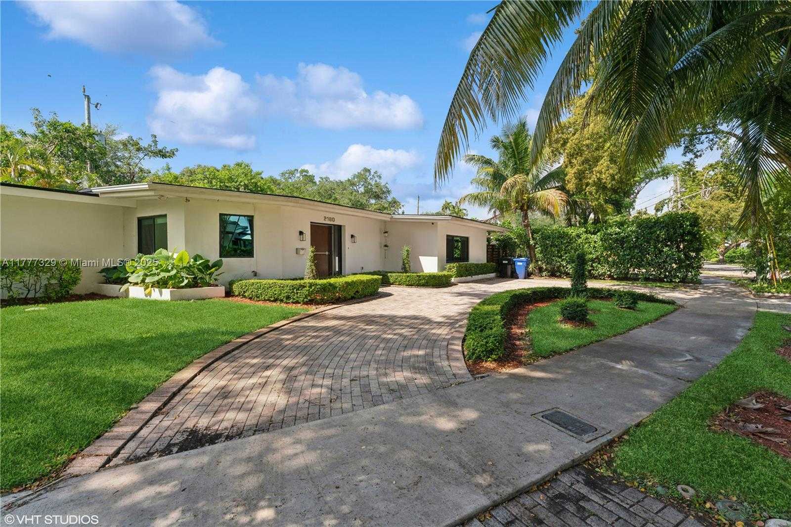 Small Image of 2180 NORTH EAST 191ST DR, North Miami Beach Number 3