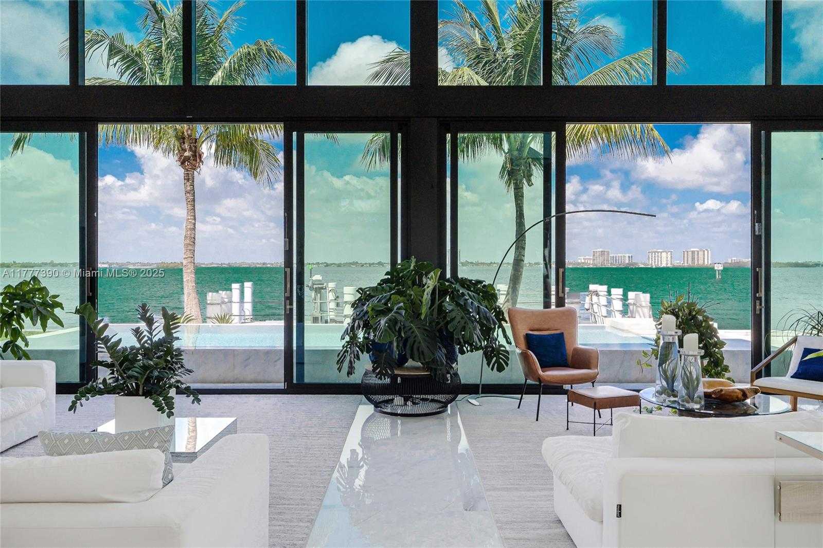 Small Image of 7960 BISCAYNE POINT CIR, Miami Beach Number 11