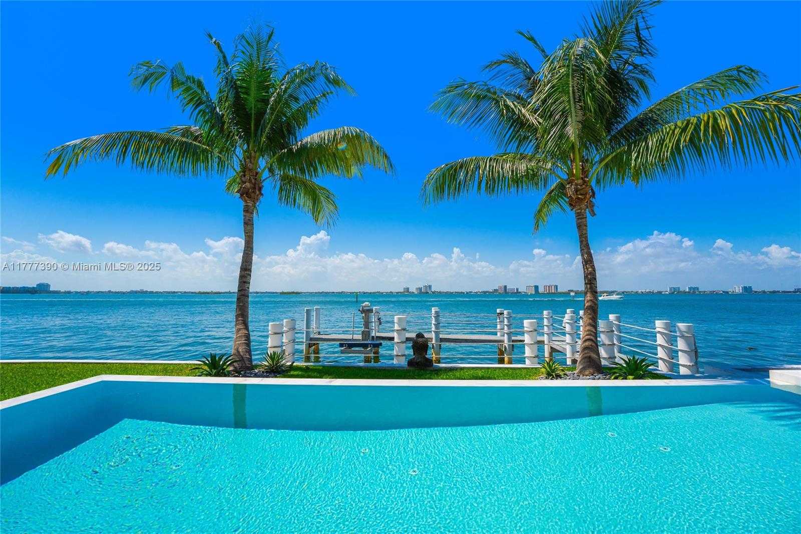 Small Image of 7960 BISCAYNE POINT CIR, Miami Beach Number 12
