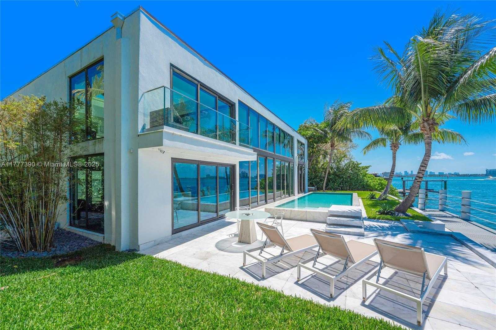 Small Image of 7960 BISCAYNE POINT CIR, Miami Beach Number 14