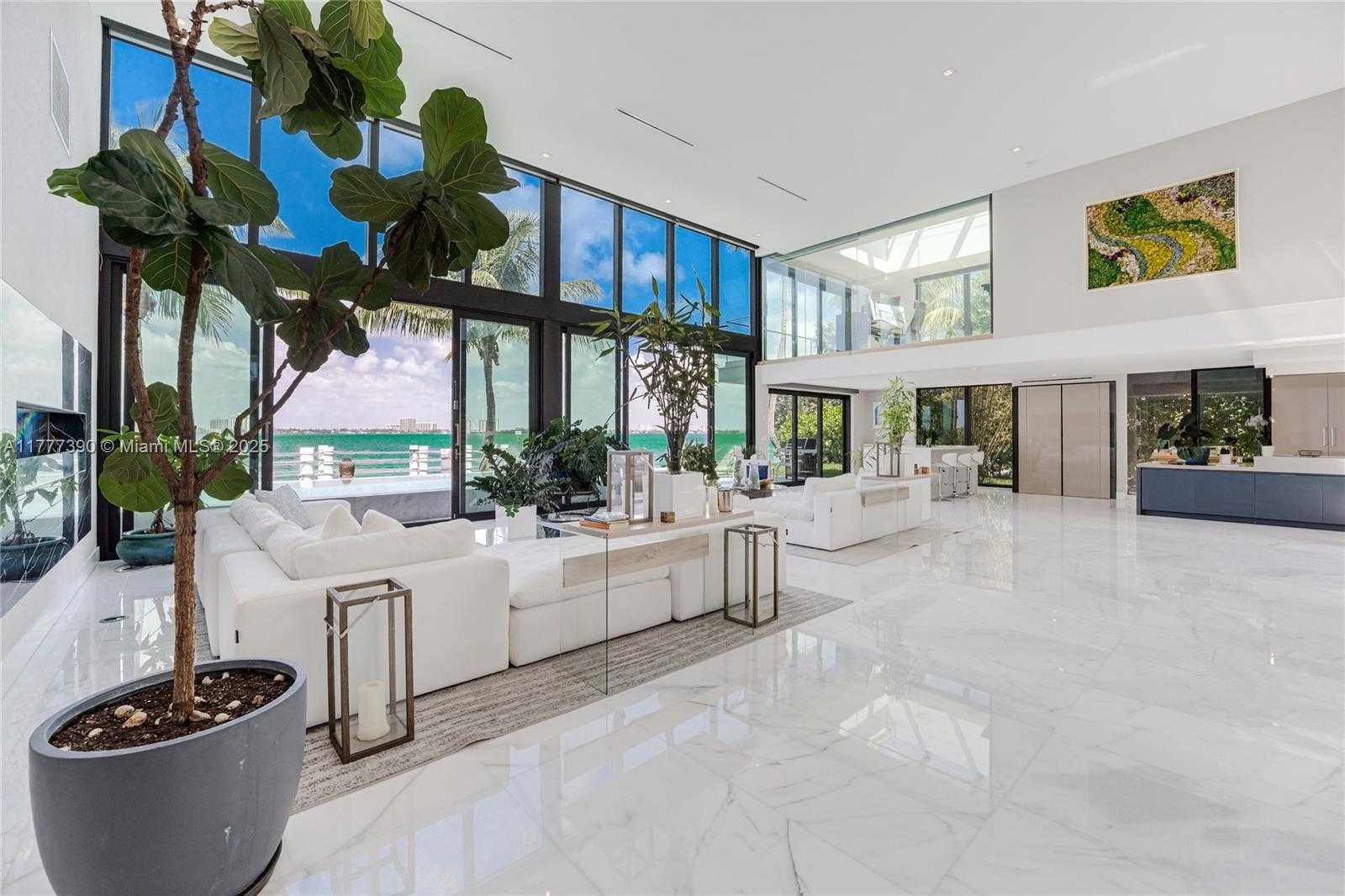 Small Image of 7960 BISCAYNE POINT CIR, Miami Beach Number 17