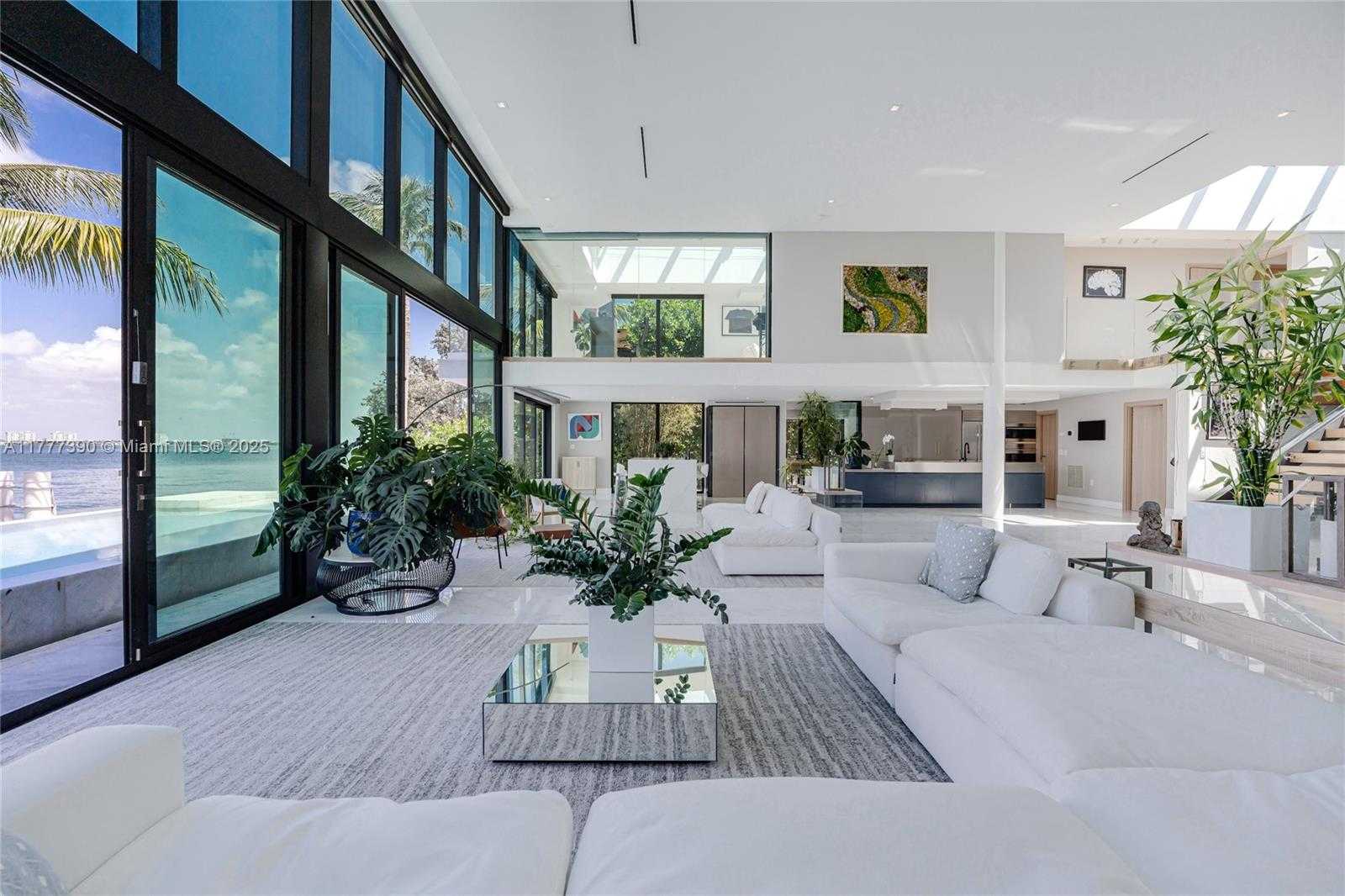 Small Image of 7960 BISCAYNE POINT CIR, Miami Beach Number 18