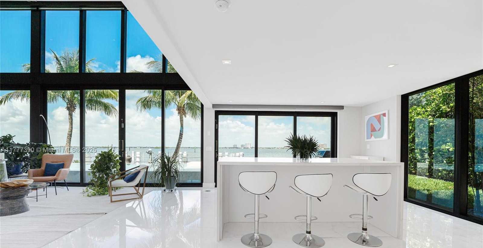 Small Image of 7960 BISCAYNE POINT CIR, Miami Beach Number 19