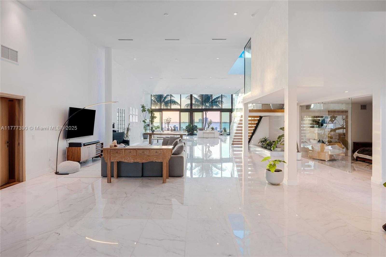 Small Image of 7960 BISCAYNE POINT CIR, Miami Beach Number 20