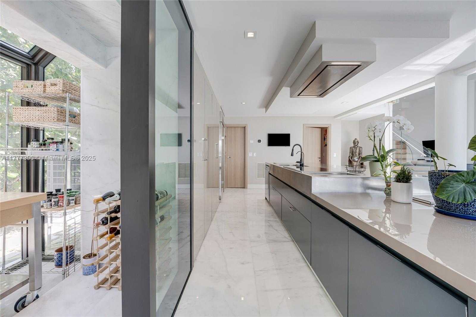 Small Image of 7960 BISCAYNE POINT CIR, Miami Beach Number 33