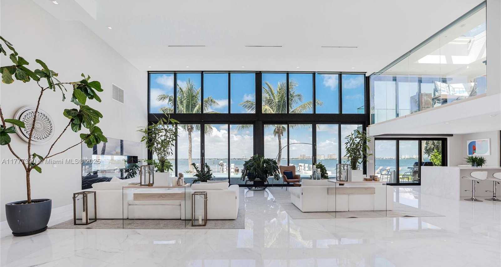 Small Image of 7960 BISCAYNE POINT CIR, Miami Beach Number 36
