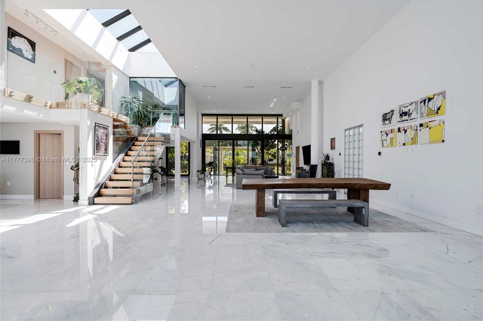 Small Image of 7960 BISCAYNE POINT CIR, Miami Beach Number 37