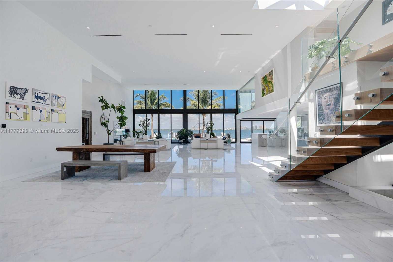 Small Image of 7960 BISCAYNE POINT CIR, Miami Beach Number 40