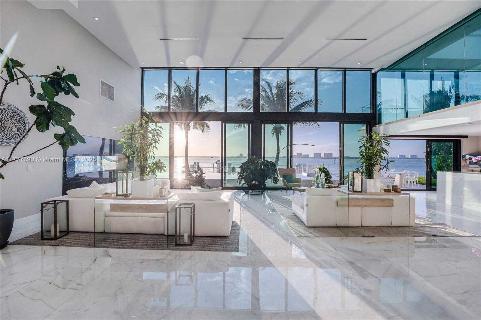 Small Image of 7960 BISCAYNE POINT CIR, Miami Beach Number 42