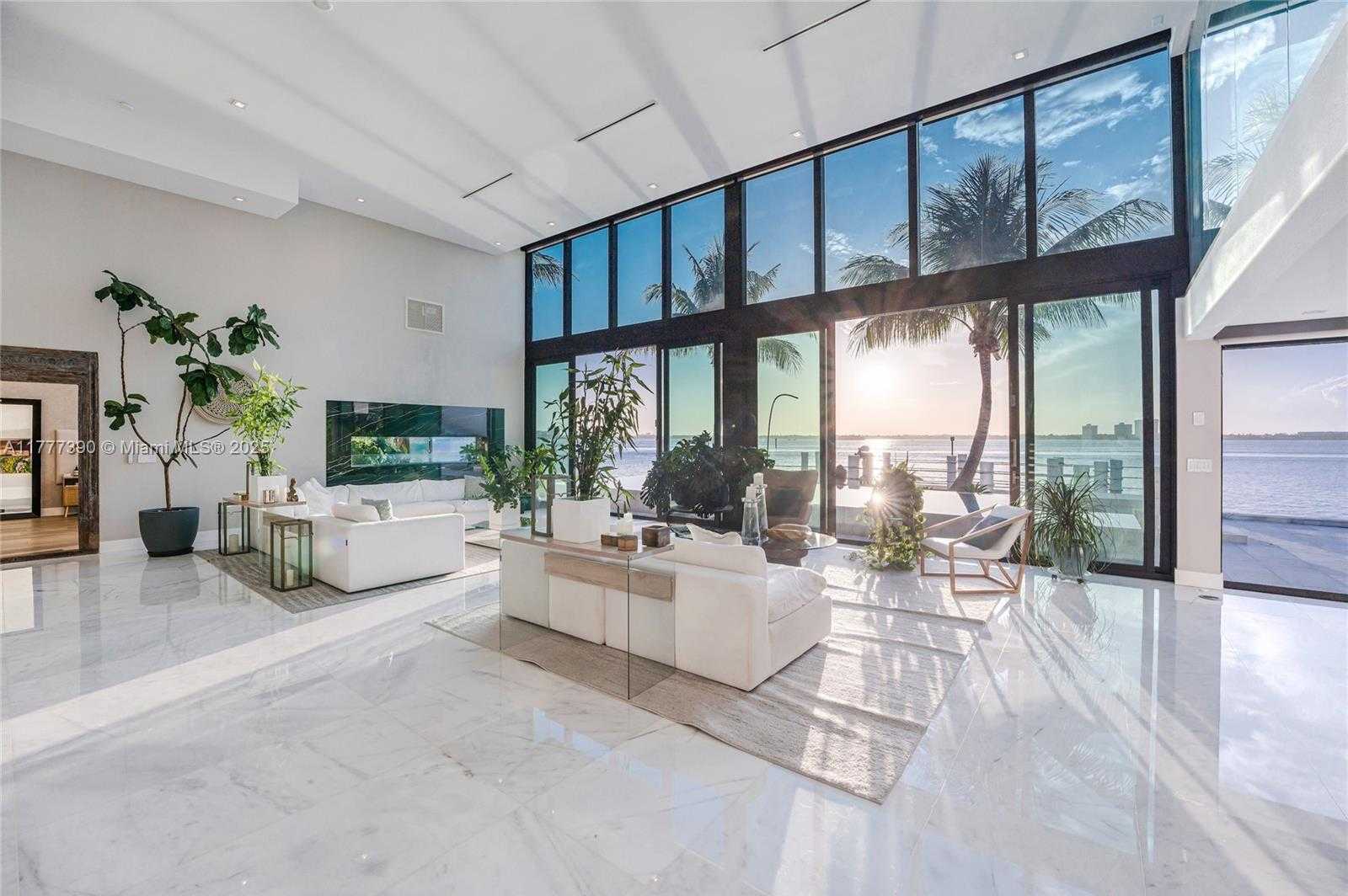 Small Image of 7960 BISCAYNE POINT CIR, Miami Beach Number 43