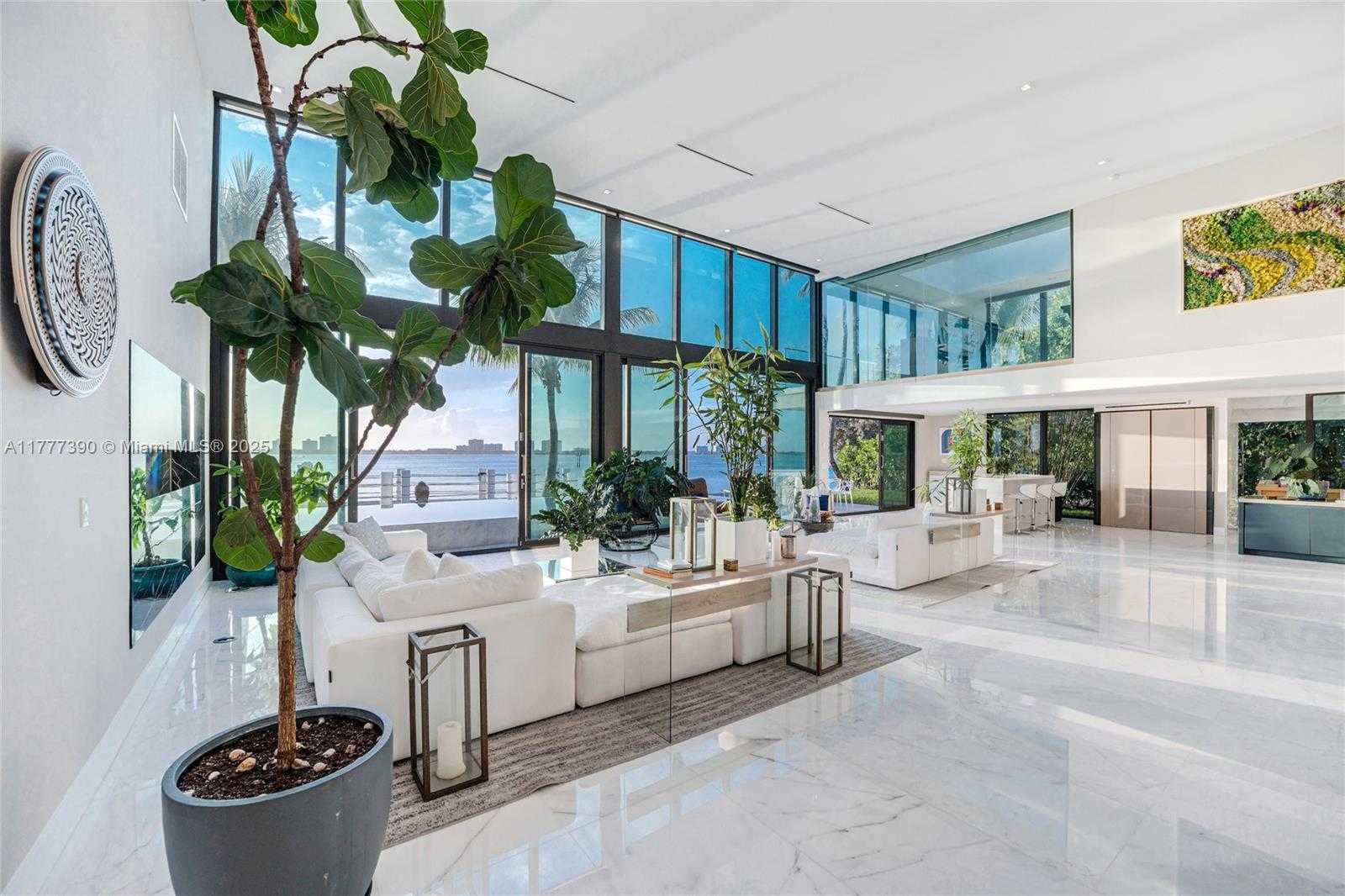 Small Image of 7960 BISCAYNE POINT CIR, Miami Beach Number 44