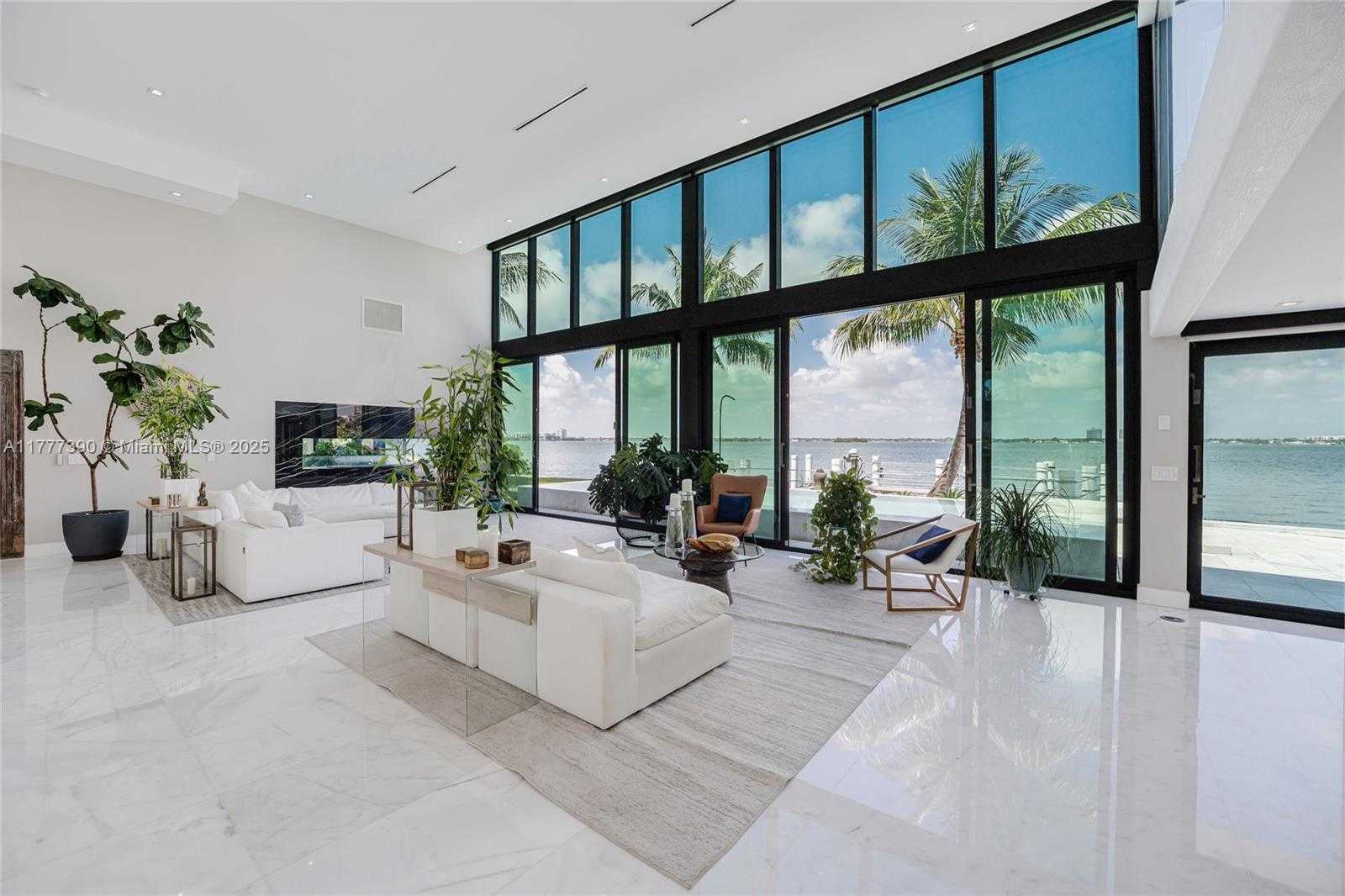 Small Image of 7960 BISCAYNE POINT CIR, Miami Beach Number 45