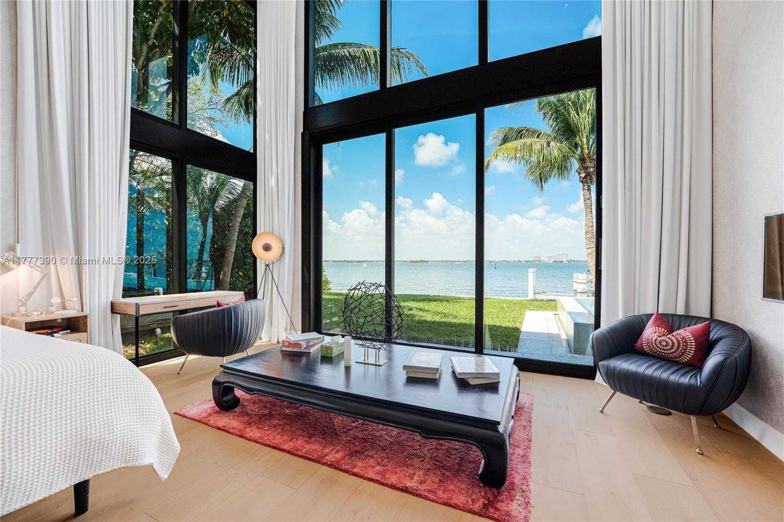 Small Image of 7960 BISCAYNE POINT CIR, Miami Beach Number 48