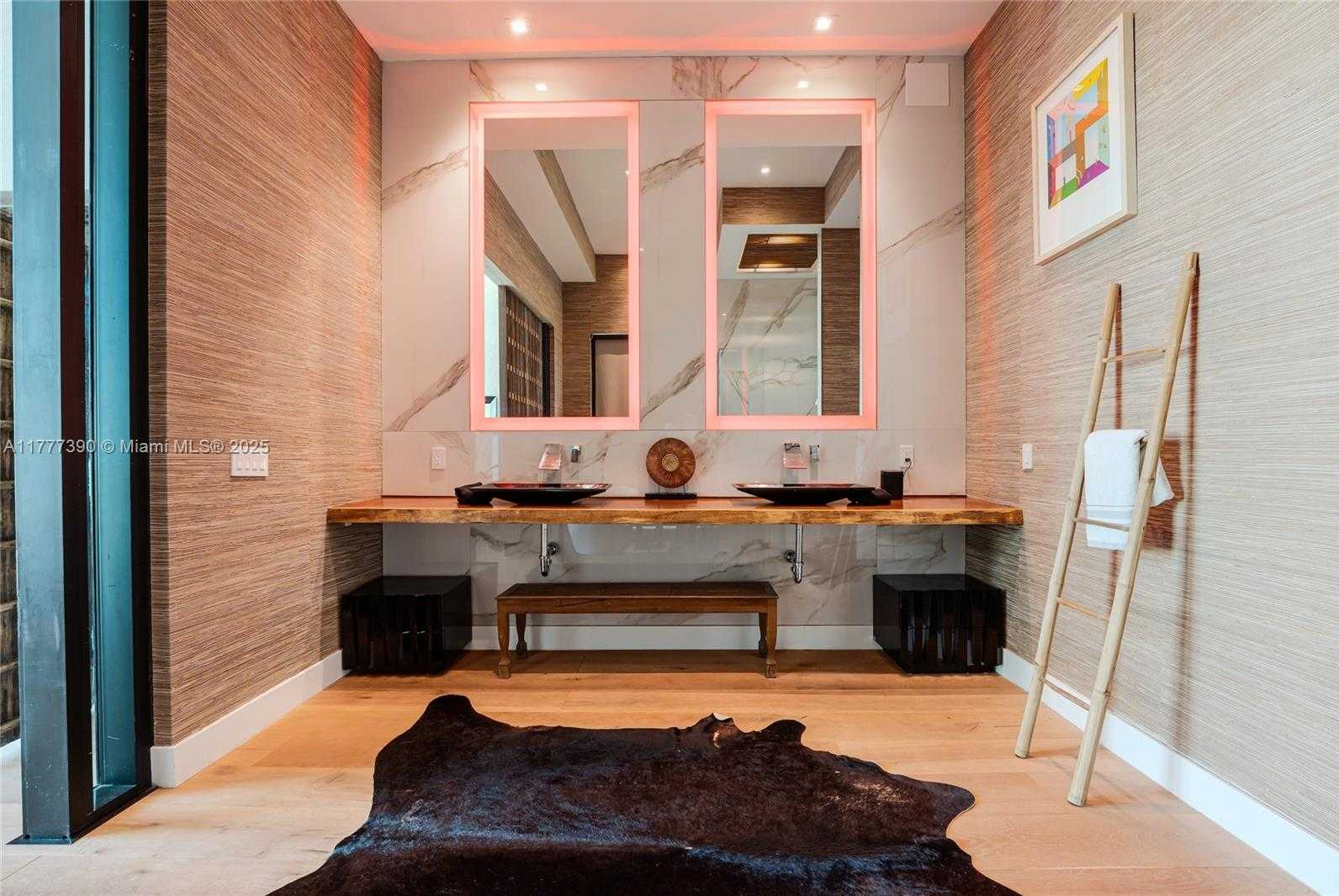 Small Image of 7960 BISCAYNE POINT CIR, Miami Beach Number 55