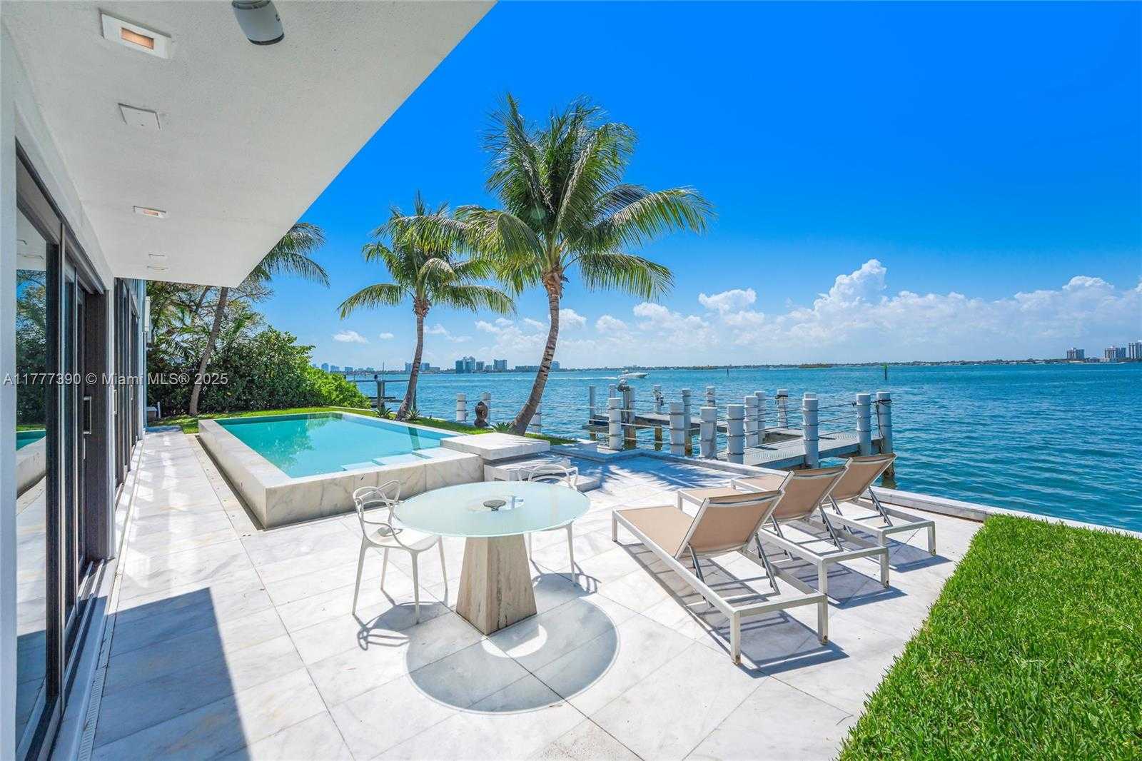 Small Image of 7960 BISCAYNE POINT CIR, Miami Beach Number 60