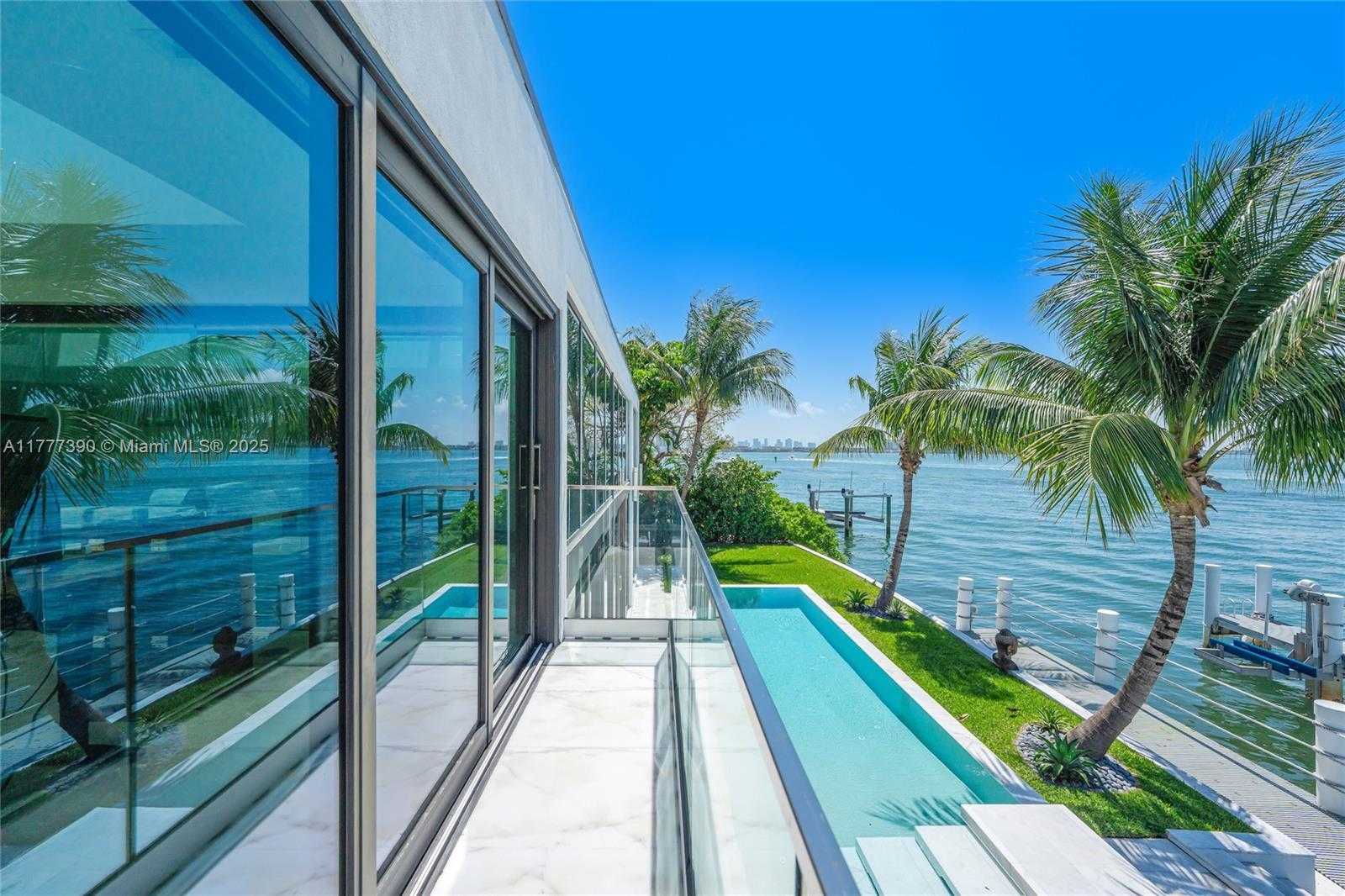 Small Image of 7960 BISCAYNE POINT CIR, Miami Beach Number 61
