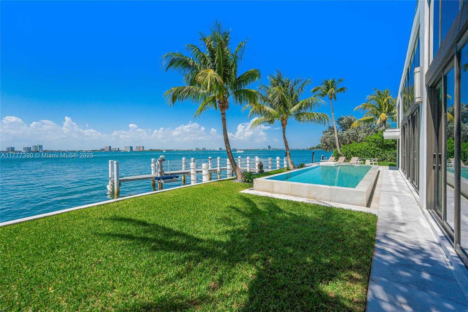 Small Image of 7960 BISCAYNE POINT CIR, Miami Beach Number 65