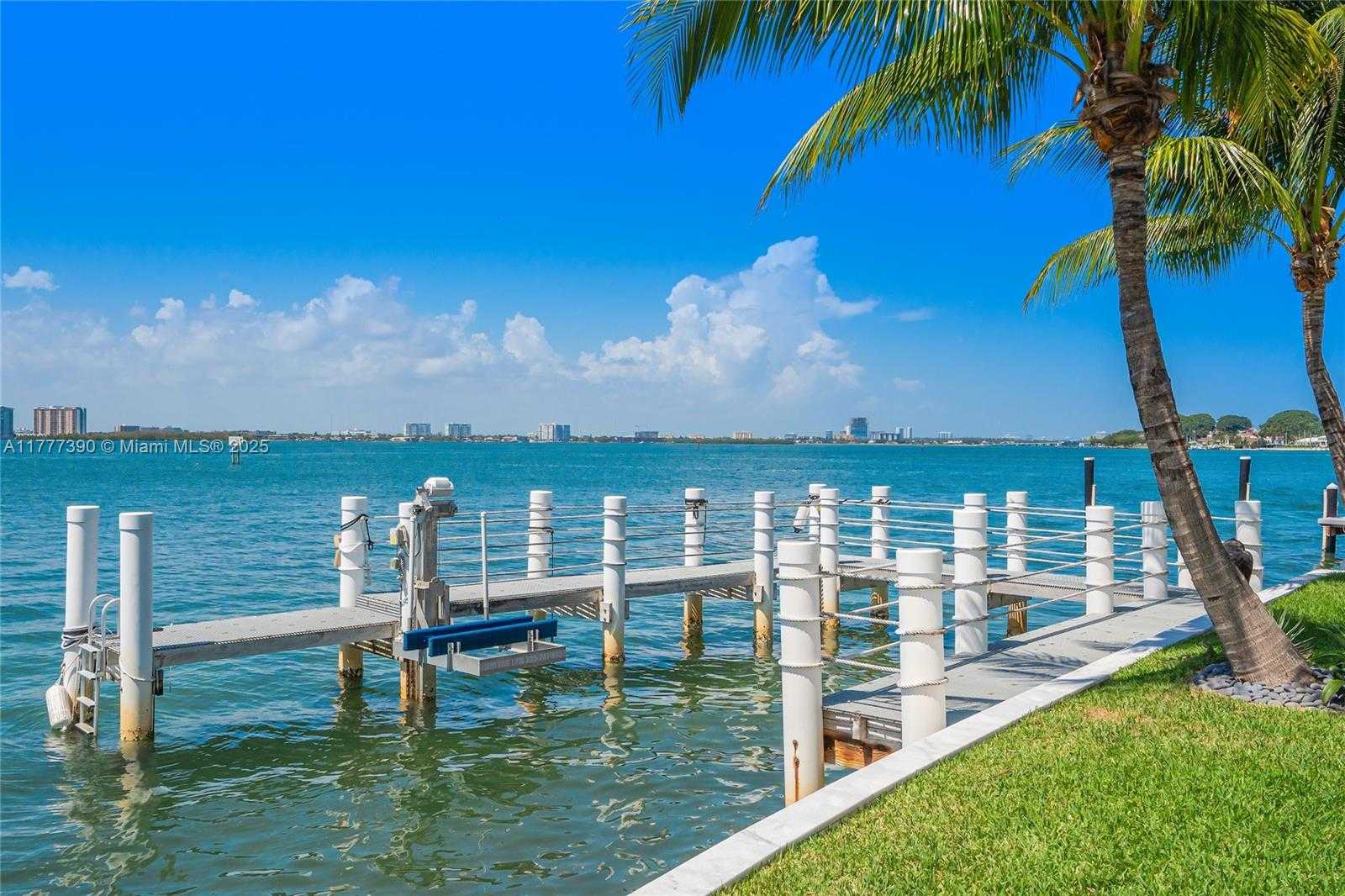 Small Image of 7960 BISCAYNE POINT CIR, Miami Beach Number 66