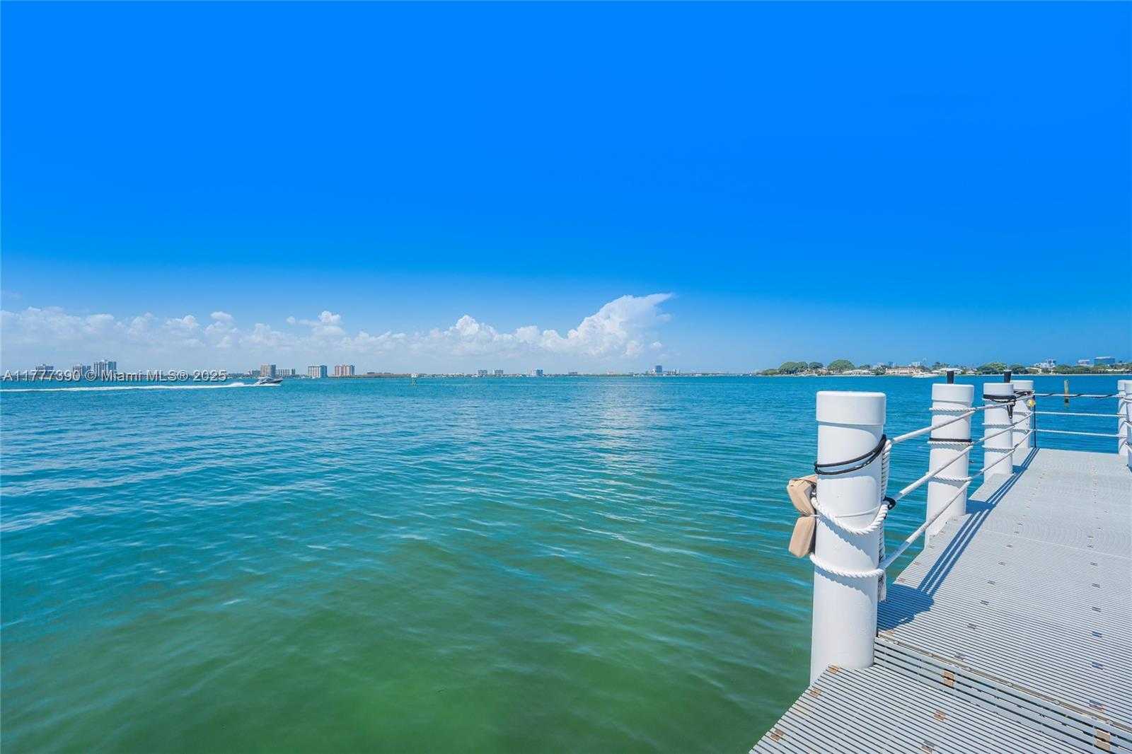 Small Image of 7960 BISCAYNE POINT CIR, Miami Beach Number 67